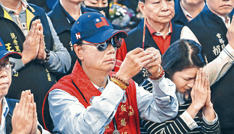 郭台銘特別到「發迹廟」慈惠宮參拜。