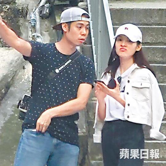 【拒載扁嘴】Ali與男友Danny日前在中環開心拍拖後想截的士走人,不斷被拒載後當街扁嘴。【冇得過海】Ali問的士司機是否過海,沒想到貴為視后的她一樣被拒載。Ali近年事業發展甚好,去年更獲封視后。資料圖片 【拒載扁嘴】Ali與男友Danny日前在中環開心拍拖後想截的士走人,不斷被拒載後當街扁嘴。【冇得過海】Ali問的士司機是否過海,沒想到貴為視后的她一樣被拒載。Ali近年事業發展甚好,去年更獲封視后。資料圖片
