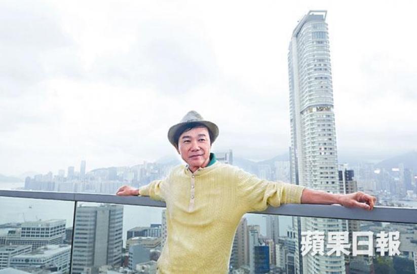 區瑞強已經63歲,但臉上未有留下歲月痕迹。愛自彈自唱的區瑞強,20多歲時一臉稚氣。 區瑞強已經63歲,但臉上未有留下歲月痕迹。愛自彈自唱的區瑞強,20多歲時一臉稚氣。