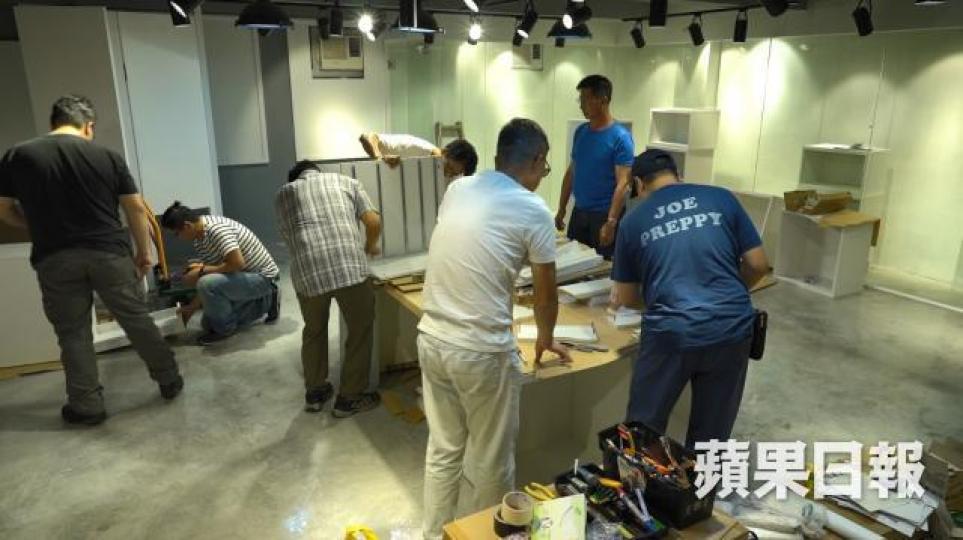 北京學生王楠被打碎的眼鏡也是珍貴展品之一。
北京學生王楠被打碎的眼鏡也是珍貴展品之一。