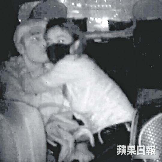 藝人許志安及黃心穎在車廂被偷拍片段日前曝光。