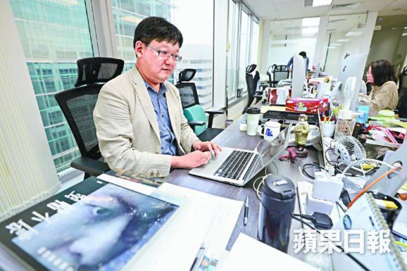 端傳媒總編輯李志德是台灣資深傳媒人，先後在《聯合報》、台灣《蘋果日報》、公共電視工作，專攻大陸及香港政治新聞。李家皓攝端轉型後人手只剩四分一，但其報道仍可奪多個新聞獎。互聯網張潔平認為《蘋果》不應一口氣將全部內容放入付費牆。