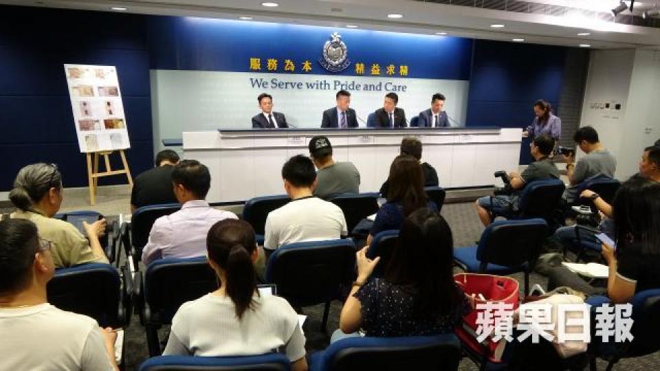 警方昨就偽鈔事件開記者會。