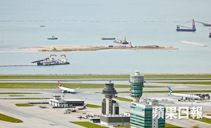 機場三跑填海工程費用被指已超支逾10億元。朱永倫攝