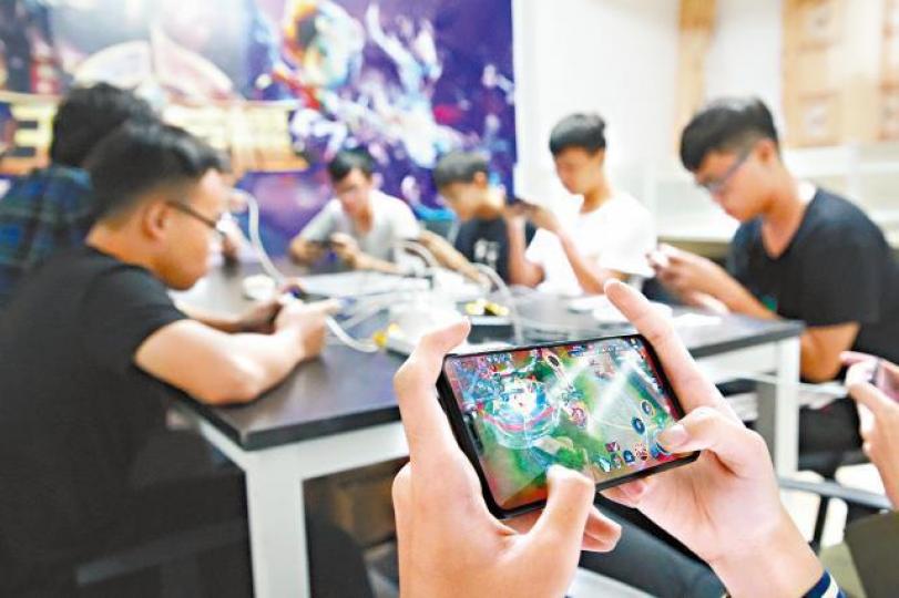 騰訊將登錄新遊戲的玩家年齡門檻,提升至16歲。資料圖片 騰訊將登錄新遊戲的玩家年齡門檻,提升至16歲。資料圖片