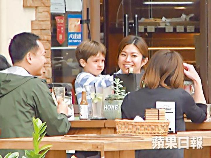 鄧上文帶囝囝和朋友見面,歡度了整個下午。 鄧上文帶囝囝和朋友見面,歡度了整個下午。