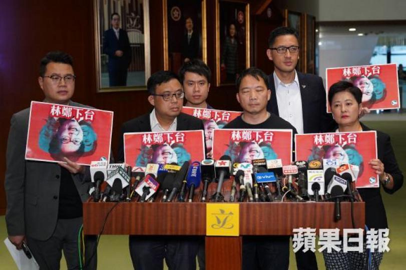民主黨與林鄭決裂,要她下台。 民主黨與林鄭決裂,要她下台。