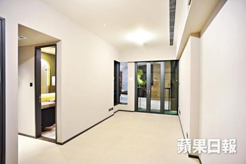 瑧樺昨向傳媒開放示範單位,18樓A1室實用面積526方呎,客廳外連22方呎露台。何耀勤攝瑧樺18樓A5室實用面積288方呎,設開放式廚房。 瑧樺昨向傳媒開放示範單位,18樓A1室實用面積526方呎,客廳外連22方呎露台。何耀勤攝瑧樺18樓A5室實用面積288方呎,設開放式廚房。