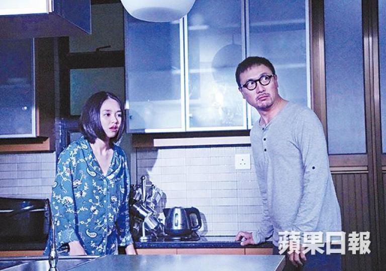 潘燦良與蘇麗珊在劇中演老夫少妻,潘燦良笑說要努力保養。潘燦良玩cosplay扮羅馬戰士,「老婆」蘇麗珊就變成黑女巫。 潘燦良與蘇麗珊在劇中演老夫少妻,潘燦良笑說要努力保養。潘燦良玩cosplay扮羅馬戰士,「老婆」蘇麗珊就變成黑女巫。