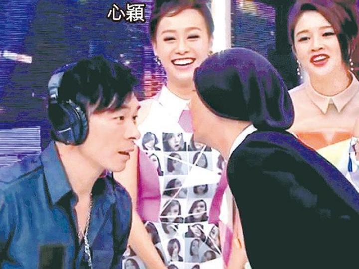安仔(左)和心穎主持的《我愛香港》,明日將改播《快樂聯盟》。電視圖片有指心穎找馬國明復合博翻身。資料圖片 安仔(左)和心穎主持的《我愛香港》,明日將改播《快樂聯盟》。電視圖片有指心穎找馬國明復合博翻身。資料圖片