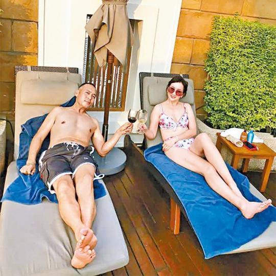梁佩瑚日前與老公到泰國慶祝結婚三周年。互聯網圖片 梁佩瑚日前與老公到泰國慶祝結婚三周年。互聯網圖片
