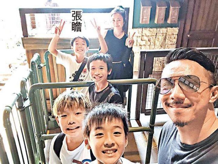 張繼聰和謝安琪一拖四,帶兒子張瞻和三位男孩去主題公園玩。互聯網圖片 張繼聰和謝安琪一拖四,帶兒子張瞻和三位男孩去主題公園玩。互聯網圖片
