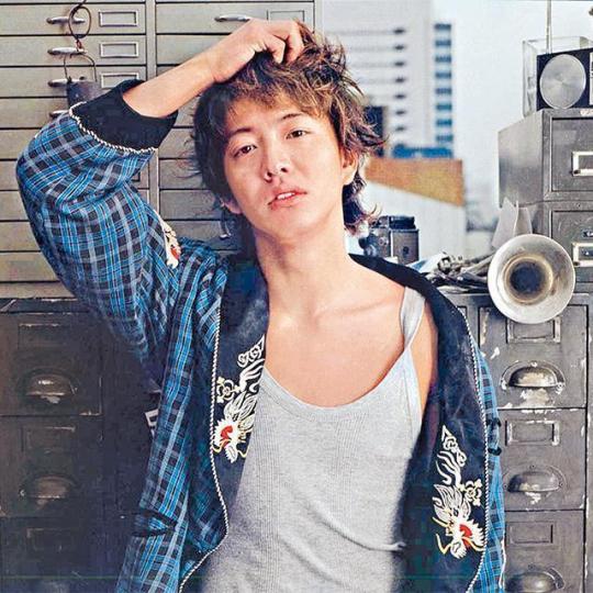 木村拓哉入行20多年演過不少經典日劇,在90年代掀起全亞洲的煲劇潮。資料圖片【平成日劇收視No.1】【01年《律政英雄》 】由木村主演的劇集《律政英雄》是收視率30%以上的經典日劇。【No.2】【00年《美麗人生》】木村與常盤貴子合作的劇集《美麗人生》,將二人的事業推向高峯。【No.3】【97年《戀愛世紀》】木村與松隆子合演的《戀愛世紀》,當年在全亞洲掀起熱潮。木村是前組合SMAP成員,可惜組合於16年底解散。日本女星藤原紀香90至00年代食正日本熱,曾一度到港發展。資料圖片 木村拓哉入行20多年演過不少經典日劇,在90年代掀起全亞洲的煲劇潮。資料圖片【平成日劇收視No.1】【01年《律政英雄》 】由木村主演的劇集《律政英雄》是收視率30%以上的經典日劇。【No.2】【00年《美麗人生》】木村與常盤貴子合作的劇集《美麗人生》,將二人的事業推向高峯。【No.3】【97年《戀愛世紀》】木村與松隆子合演的《戀愛世紀》,當年在全亞洲掀起熱潮。木村是前組合SMAP成員,可惜組合於16年底解散。日本女星藤原紀香90至00年代食正日本熱,曾一度到港發展。資料圖片