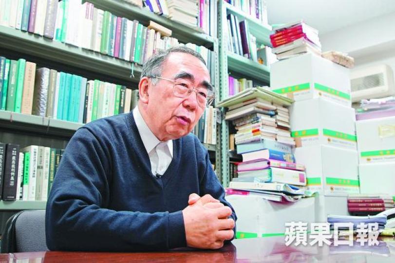 日本律師一瀨敬一郎自1995年起為日軍侵華事件受害者義務與日本政府打官司。保釣行動在中環放置慰安婦像，成員曾健成批評日方從未就侵略道歉。