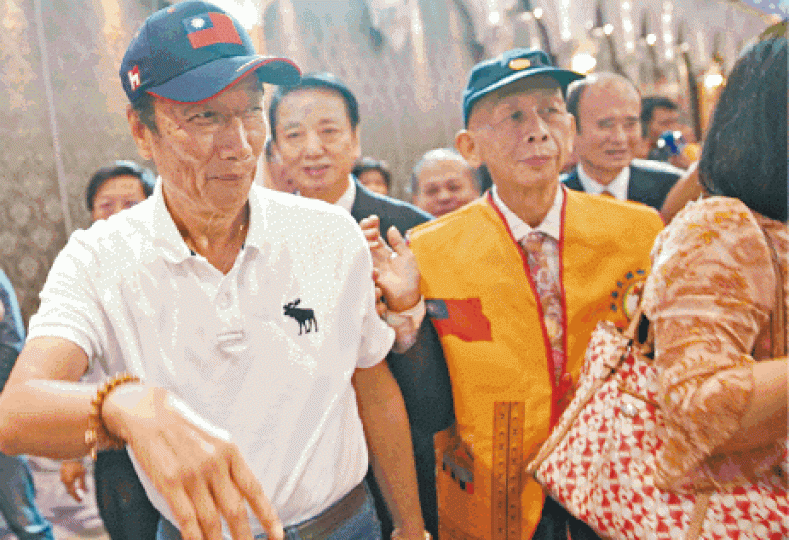 蔡正元(右)參加陳重文立委初選造勢活動。
蔡正元(右)參加陳重文立委初選造勢活動。
