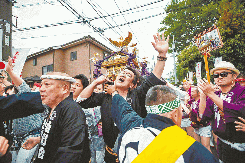 東京有民眾舉行慶典,賀日皇德仁登基。 東京有民眾舉行慶典,賀日皇德仁登基。