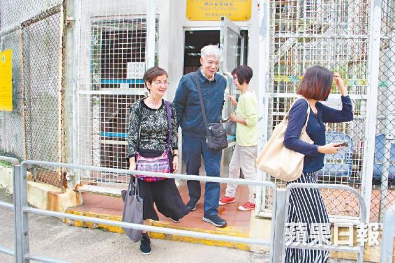 朱耀明與太太昨到壁屋監獄探望陳健民，形容「佢精神幾好」。詹家志攝陳淑莊引述戴耀廷呼籲「大家要堅持反對送中條例」。周鴻熙攝林卓廷指黃浩銘非常關心《逃犯條例》修訂。邵家臻（圓圖）的助理及親友到醫院探望。