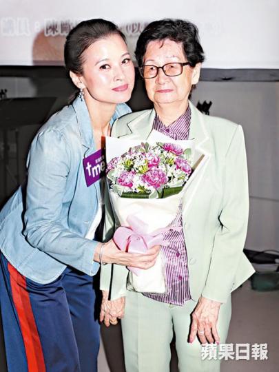 黎燕珊當年離婚,媽媽支持決定。文雪兒希望儲起兩女的家用,給她們做首期。 黎燕珊當年離婚,媽媽支持決定。文雪兒希望儲起兩女的家用,給她們做首期。