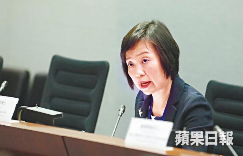 教育局副局長蔡若蓮指外籍生不獲豁免學唱國歌。人民力量陳志全質疑學校不跟指示會被追究。