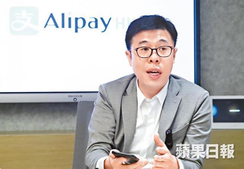 AlipayHK奪港鐵二維碼收費系統,黃育輝稱是見證時代的變遷。譚德潤攝 AlipayHK奪港鐵二維碼收費系統,黃育輝稱是見證時代的變遷。譚德潤攝