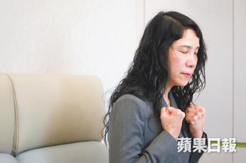 【鬆弛肌肉】握拳五秒後放鬆,可簡單鬆弛肌肉。 【鬆弛肌肉】握拳五秒後放鬆,可簡單鬆弛肌肉。