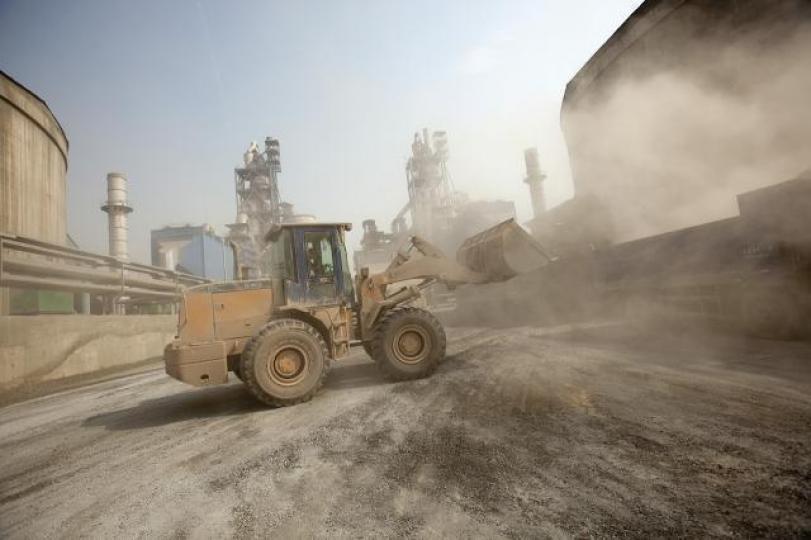 中美貿易戰升溫,料中央會以增加基建和保樓市為救經濟手段,內地水泥股值得考慮。資料圖片 中美貿易戰升溫,料中央會以增加基建和保樓市為救經濟手段,內地水泥股值得考慮。資料圖片