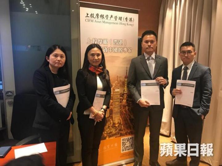 上投摩根(香港)資深投資經理兼港股研究總監張壠廉(右一)。 上投摩根(香港)資深投資經理兼港股研究總監張壠廉(右一)。