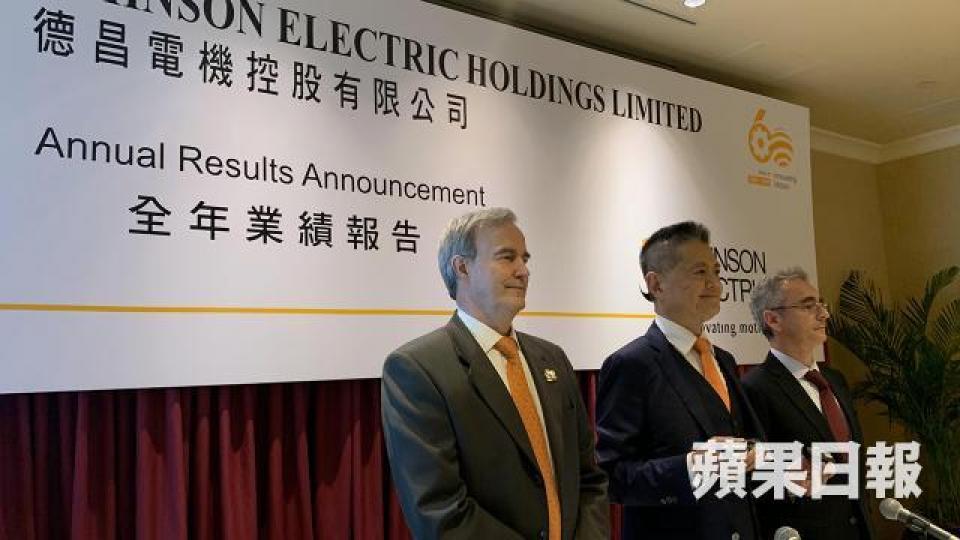 德昌主席及行政總裁汪穗中(中)表示,有5%銷售直接受貿易戰影響。 德昌主席及行政總裁汪穗中(中)表示,有5%銷售直接受貿易戰影響。