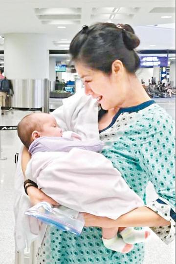 李妮有女萬事足,表示打算再追仔。 李妮有女萬事足,表示打算再追仔。