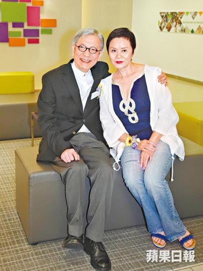 林建明指老公因寫書關係,已十多年沒有陪她外遊。朱潔儀昨日現身支持曾展章的新書發佈會。 林建明指老公因寫書關係,已十多年沒有陪她外遊。朱潔儀昨日現身支持曾展章的新書發佈會。