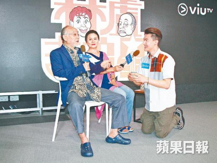 鵬哥與大姐明拒收徒,令跪在地上的曾贊學(右)非常尷尬。 鵬哥與大姐明拒收徒,令跪在地上的曾贊學(右)非常尷尬。