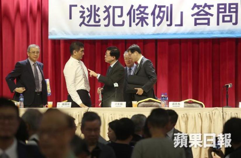 自由黨昨就港府修訂《逃犯條例》舉辦答問大會,保安局局長李家超亦有出席。 自由黨昨就港府修訂《逃犯條例》舉辦答問大會,保安局局長李家超亦有出席。