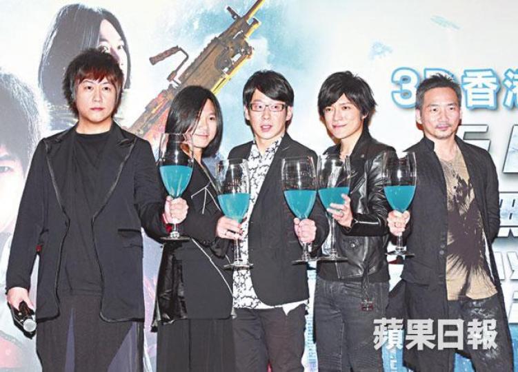 五月天前晚出席首映禮,自爆演唱會電影中會有彩蛋。 五月天前晚出席首映禮,自爆演唱會電影中會有彩蛋。