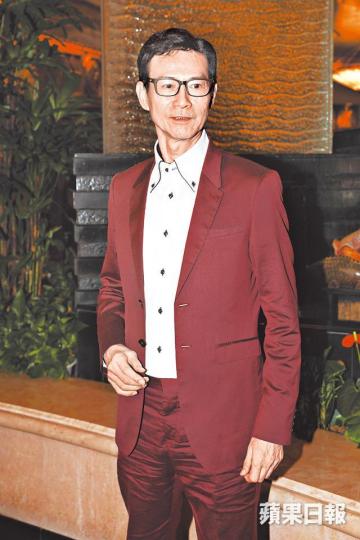 秋官笑說近日股市反覆,與「丁蟹效應」無關。楊千嬅表示希望巡迴演唱會,最後一站可以在香港舉行。 秋官笑說近日股市反覆,與「丁蟹效應」無關。楊千嬅表示希望巡迴演唱會,最後一站可以在香港舉行。
