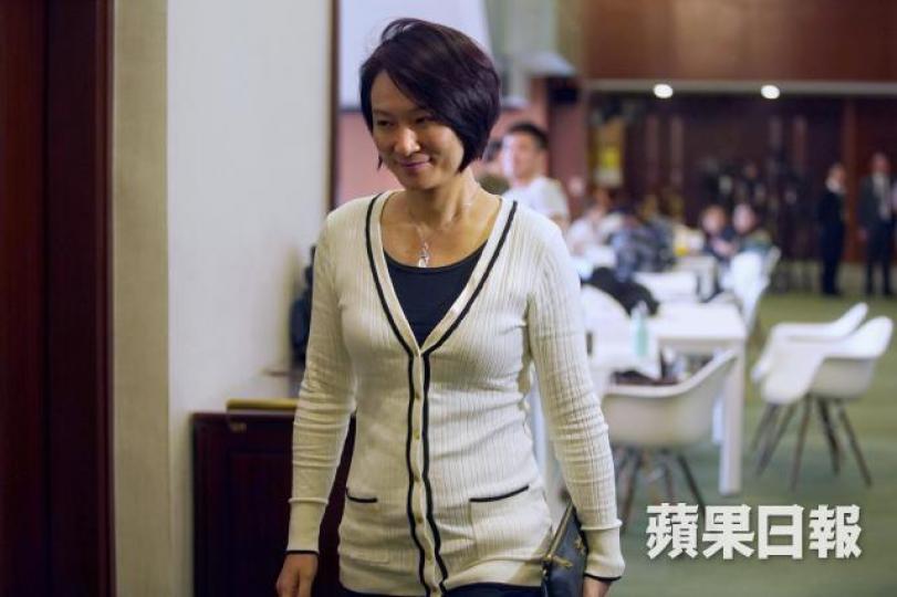李慧琼堅稱會上有領事主動向她指支持港府修例,但在記者兩次追問下,她仍拒絕透露該領事來自甚麼國家。 李慧琼堅稱會上有領事主動向她指支持港府修例,但在記者兩次追問下,她仍拒絕透露該領事來自甚麼國家。