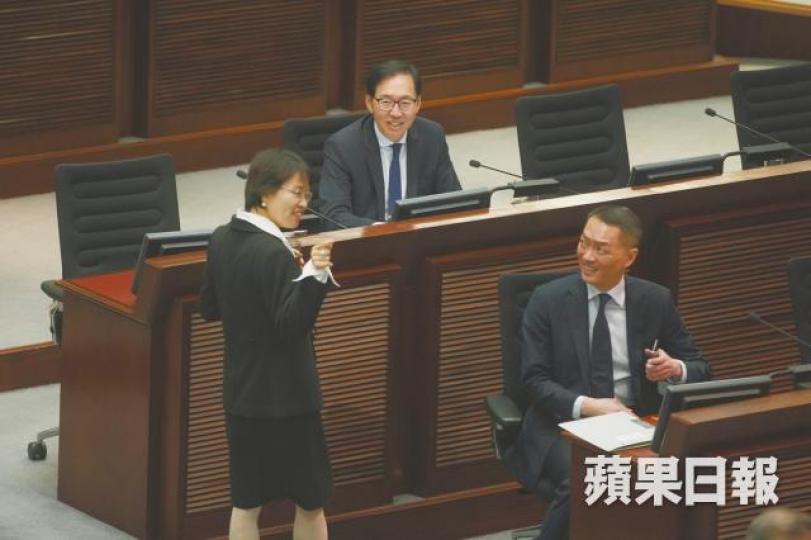 陳健波批評明日大嶼反對者是歷史罪人,昨被民主派提不信任動議。王心義攝 陳健波批評明日大嶼反對者是歷史罪人,昨被民主派提不信任動議。王心義攝