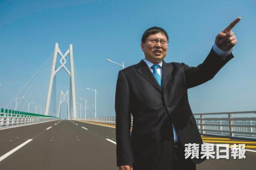 外交部駐港副特派員宋如安,暗示李波及肖建華早前被人越境帶回內地。李波當日從內地「獲釋」返港後,拒向港府解釋內情。肖建華在香港四季酒店被人擄回內地後下落不明。北京下令港府強推送中條例激起民憤,前日的六四遊行有示威者向中聯辦撒溪錢。馬泉崇攝 外交部駐港副特派員宋如安,暗示李波及肖建華早前被人越境帶回內地。李波當日從內地「獲釋」返港後,拒向港府解釋內情。肖建華在香港四季酒店被人擄回內地後下落不明。北京下令港府強推送中條例激起民憤,前日的六四遊行有示威者向中聯辦撒溪錢。馬泉崇攝
