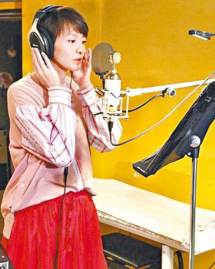 梁詠琪早前貼出錄音相,原來她已加盟唱片公司準備出廣東歌。互聯網圖片 梁詠琪早前貼出錄音相,原來她已加盟唱片公司準備出廣東歌。互聯網圖片