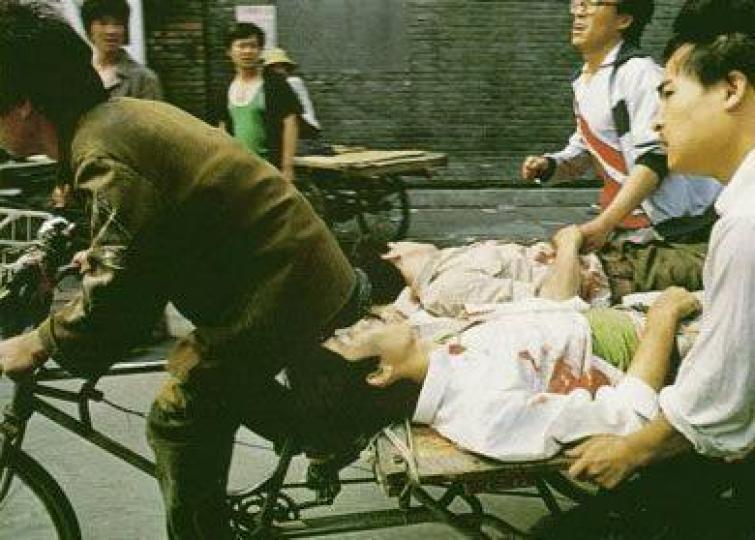 中共血腥鎮壓民運,造成多人傷亡。 中共血腥鎮壓民運,造成多人傷亡。