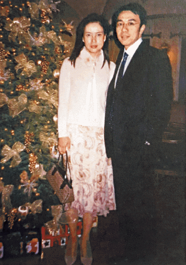 馮永業與陳婉玉2003年一同在香港慶祝聖誕。 馮永業與陳婉玉2003年一同在香港慶祝聖誕。