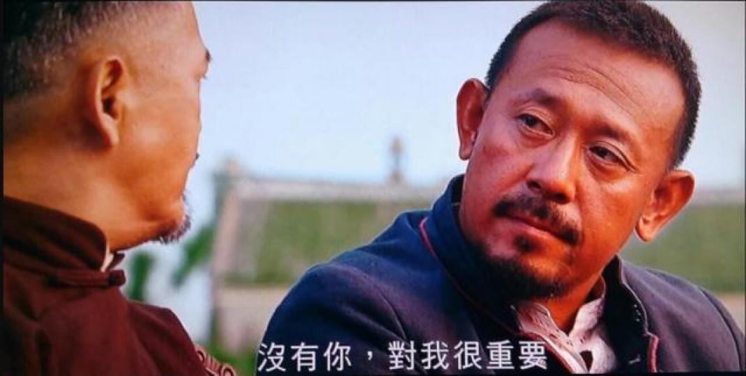 《讓子彈飛》中,姜文飾演的張麻子對發哥飾演的土豪黃四朗說:「沒有你,對我很重要!」互聯網圖片 《讓子彈飛》中,姜文飾演的張麻子對發哥飾演的土豪黃四朗說:「沒有你,對我很重要!」互聯網圖片
