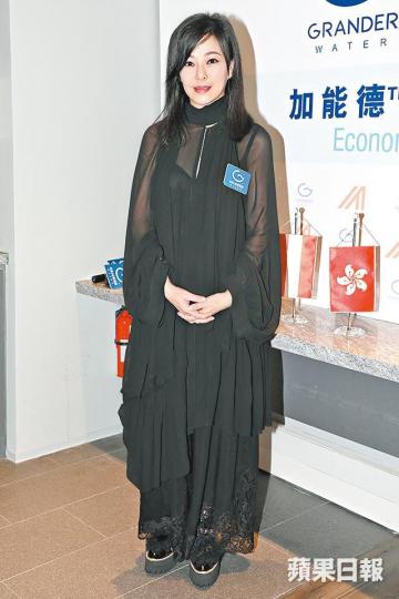 劉小慧笑指自做了中醫師旁聽生,朋友都愛叫她作劉醫師。 劉小慧笑指自做了中醫師旁聽生,朋友都愛叫她作劉醫師。