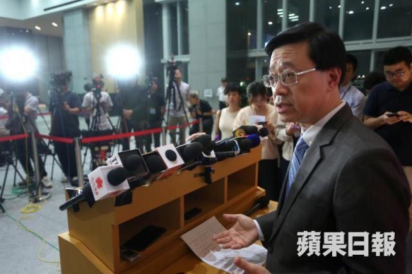 保安局長李家超昨見記者宣佈「送中條例」修訂建議。董立華攝 保安局長李家超昨見記者宣佈「送中條例」修訂建議。董立華攝