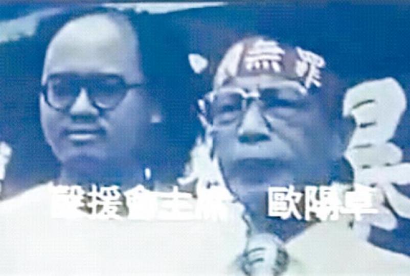 《省港旗兵4》角色影射司徒華和支持學生運動的岑建勳。《妖獸都市》中妖獸「鬼眾道」個老竇為營救黎明,闖入中銀,當 《省港旗兵4》角色影射司徒華和支持學生運動的岑建勳。《妖獸都市》中妖獸「鬼眾道」個老竇為營救黎明,闖入中銀,當