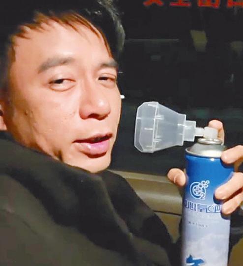 克勤在社交網上載短片,指身在拉薩商演時不夠氣唱歌。互聯網圖片隨克勤到拉薩的盧淑儀,近日不停上載觀光相片。互聯網圖片 克勤在社交網上載短片,指身在拉薩商演時不夠氣唱歌。互聯網圖片隨克勤到拉薩的盧淑儀,近日不停上載觀光相片。互聯網圖片