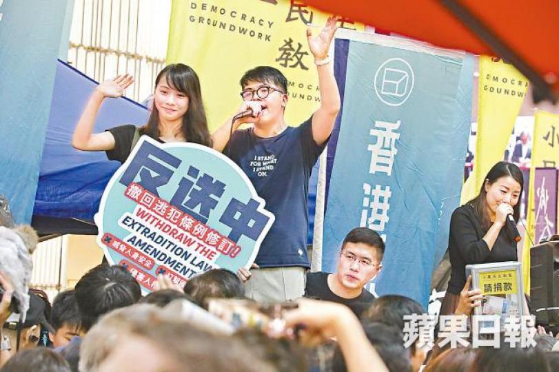 香港眾志等團體昨擺街站呼籲市民參與反送中遊行。李家皓攝
香港眾志等團體昨擺街站呼籲市民參與反送中遊行。李家皓攝