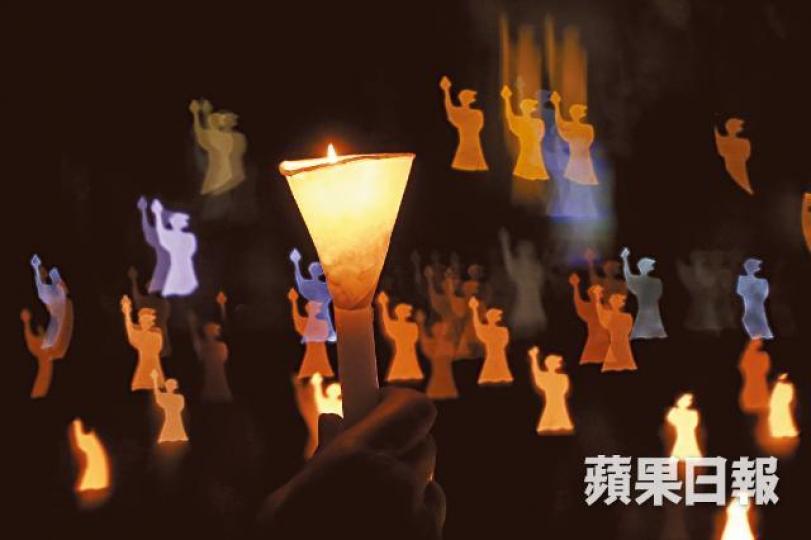 民主燭光今年繼續在維園薪火相傳。謝榮耀攝
民主燭光今年繼續在維園薪火相傳。謝榮耀攝