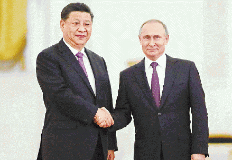 習近平昨在克里姆林宮與普京握手。 習近平昨在克里姆林宮與普京握手。