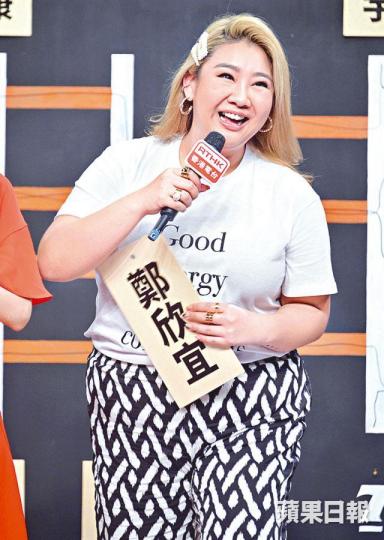 欣宜讚婷婷是好媽媽,又指見到B女就開心。婷婷日前突然貼出一張BB手仔相,公告B女出世,剛滿100日。資料圖片欣宜(右)去年8月探過婷婷,當時更一起食日本菜。資料圖片陳柏宇帶可愛囡囡到場,場面溫馨。欣宜和吳業坤昨日出席活動,坤哥熱到要抹汗。 欣宜讚婷婷是好媽媽,又指見到B女就開心。婷婷日前突然貼出一張BB手仔相,公告B女出世,剛滿100日。資料圖片欣宜(右)去年8月探過婷婷,當時更一起食日本菜。資料圖片陳柏宇帶可愛囡囡到場,場面溫馨。欣宜和吳業坤昨日出席活動,坤哥熱到要抹汗。