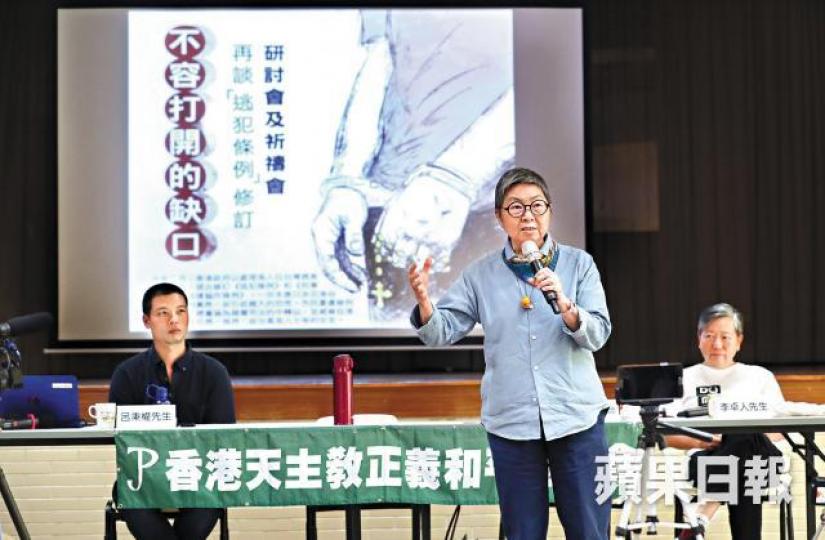 左起：呂秉權、吳靄儀及李卓人昨日出席天主教正委研討會。謝榮耀攝